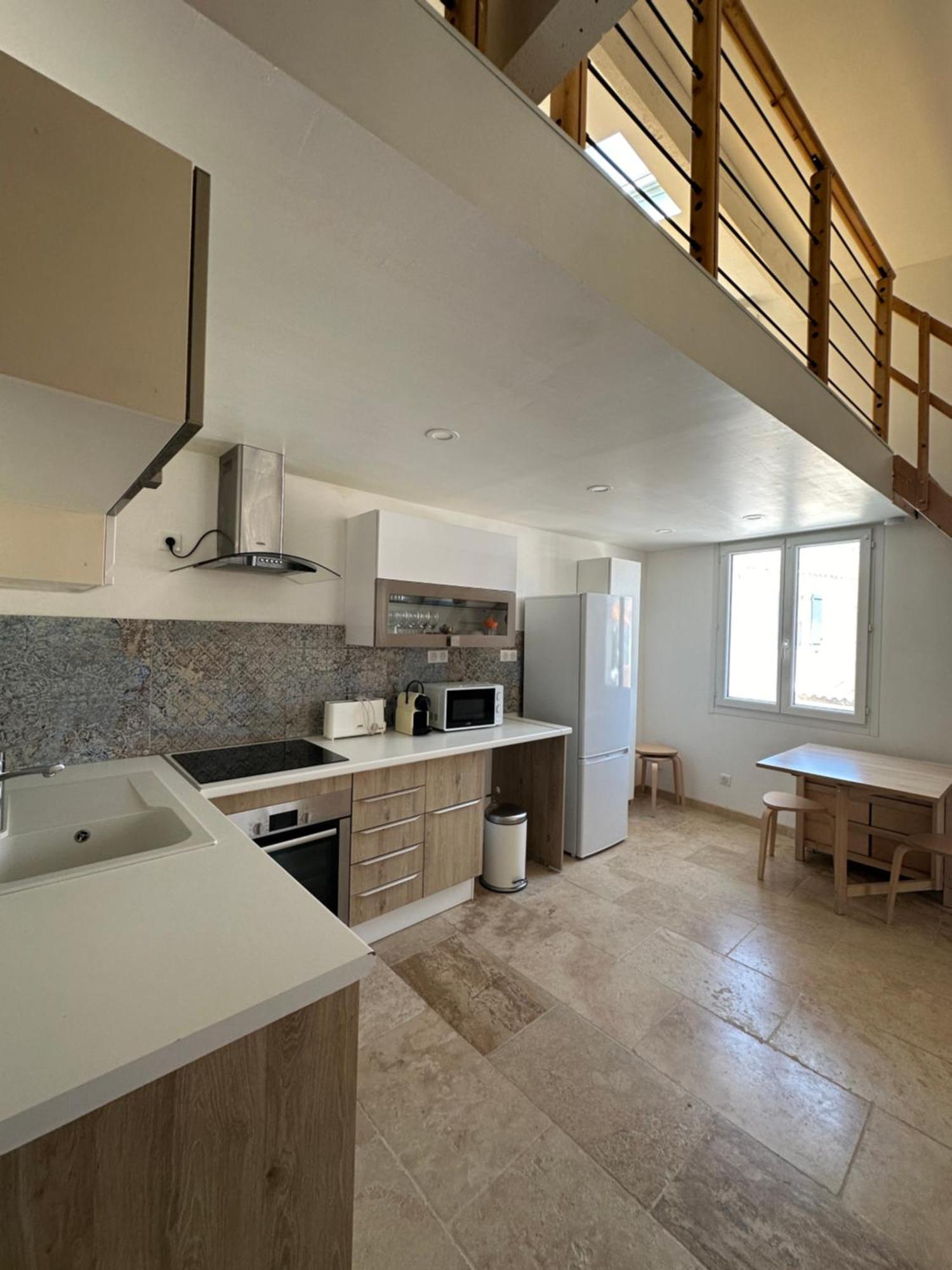 Appartement Avec Vue Sur L Eglise Des Saintes Экстерьер фото