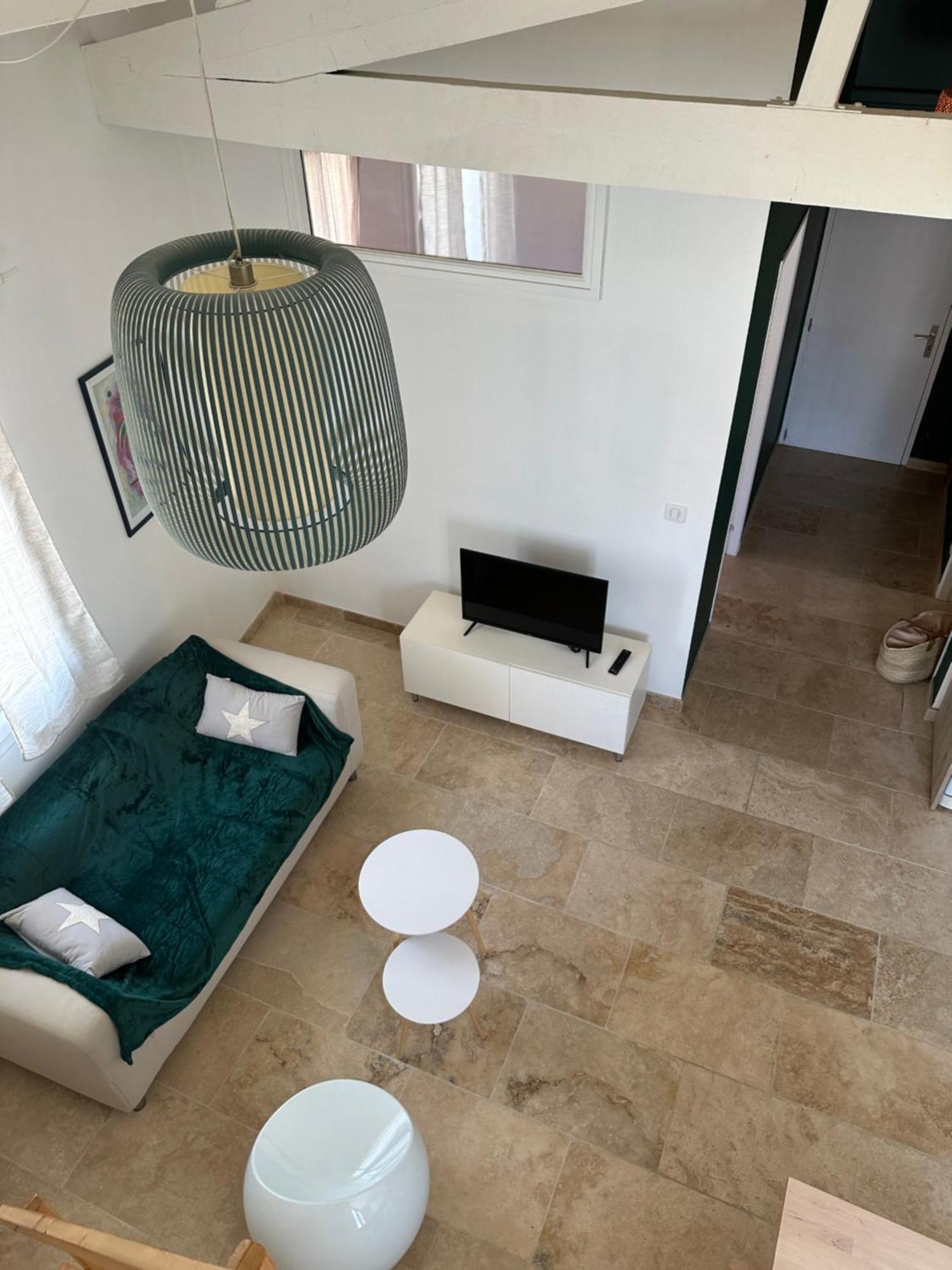 Appartement Avec Vue Sur L Eglise Des Saintes Экстерьер фото
