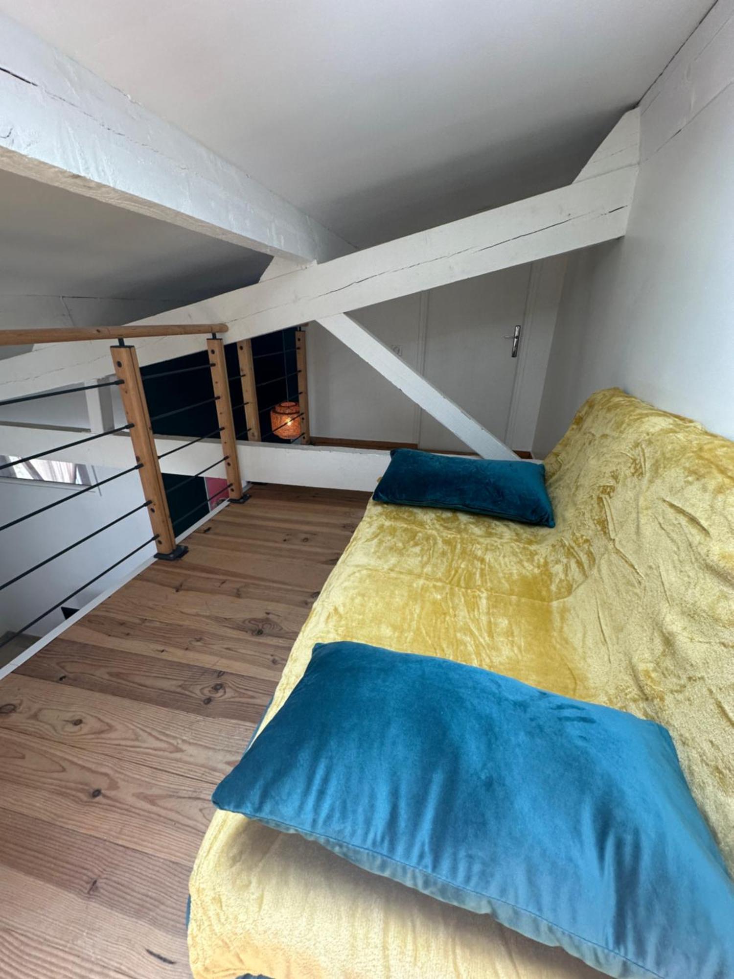 Appartement Avec Vue Sur L Eglise Des Saintes Экстерьер фото